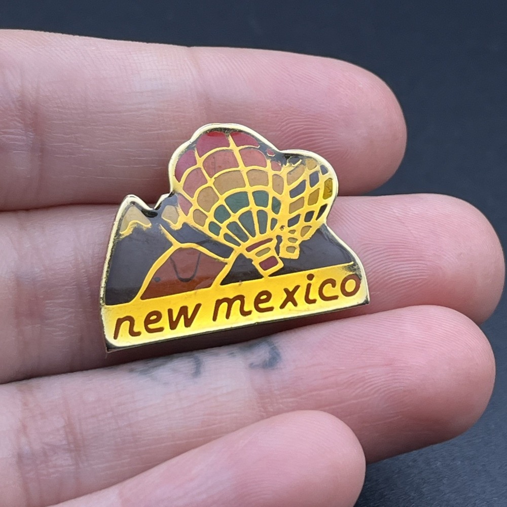 Vintage State Of New Mexico Hot Air Balloons Mountains USA Lapel Hat Pin